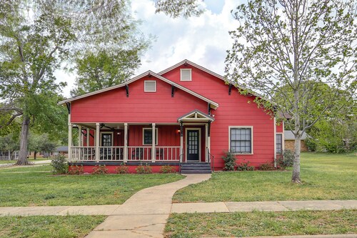 Pets Welcome! Comfortable and Spacious! Sleeps 6