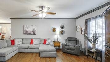 House (3 Bedrooms) | Interior