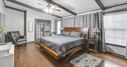 Pets Welcome! Refined Frankston Haven w/ Patio