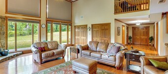 Private Pond & Lake! 220-acre Retreat in Smithland