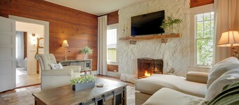 Pet-friendly Historic Home: Downtown Breaux Bridge