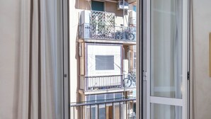 Comfort Double Room, Balcony | Interior - Rohome Stay Guesthouse (Rome)