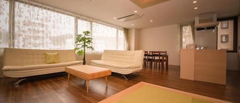 薄型テレビ