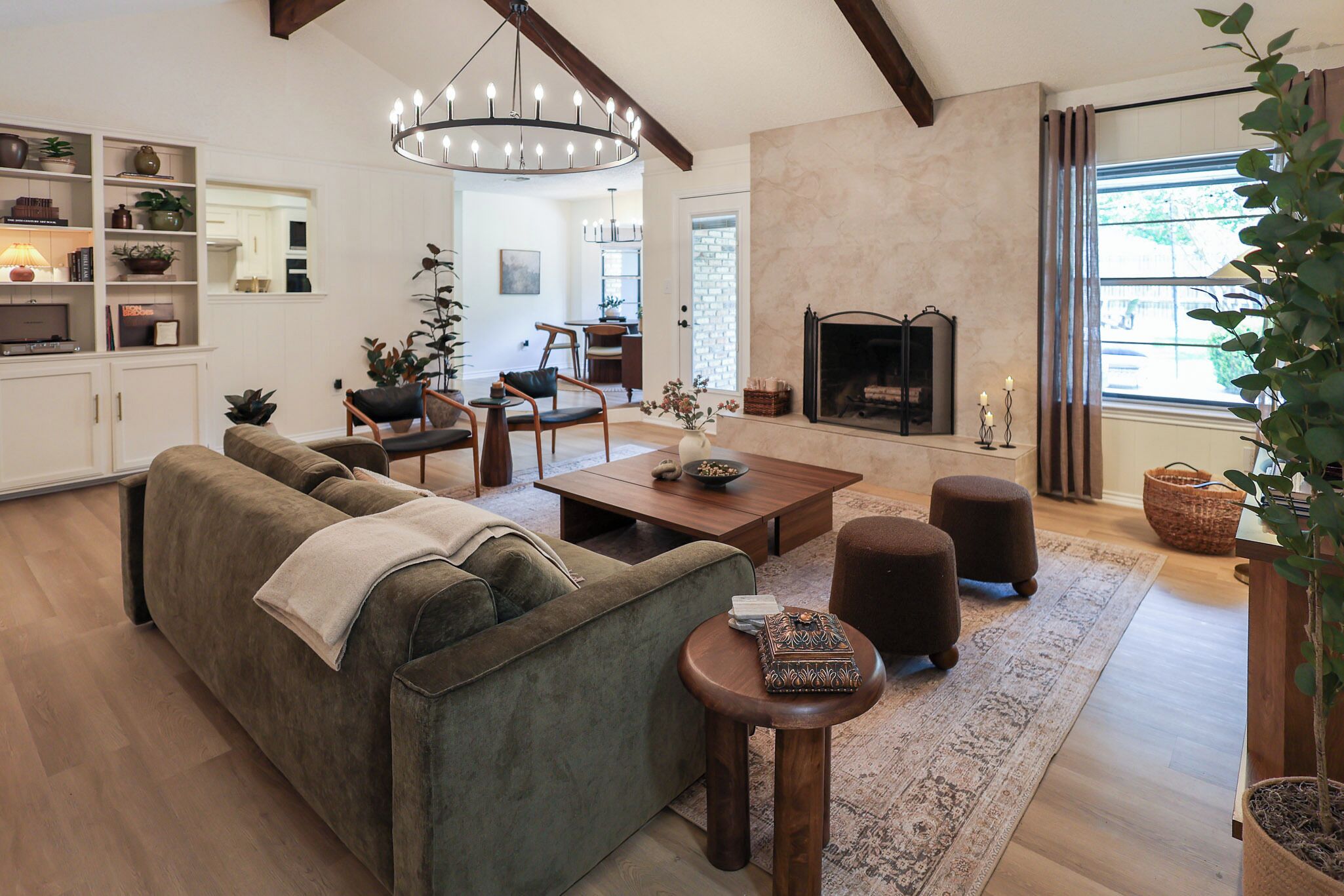 Smart TV, fireplace