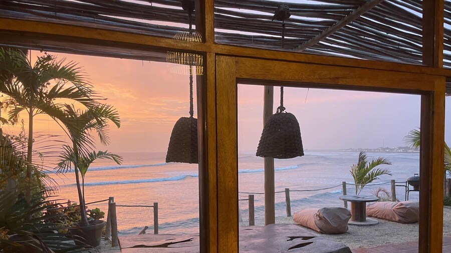 w Beachview 4BR w Terrace in La Libertad