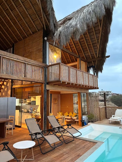 w Beachside 8BR Villa in Punta Veleros
