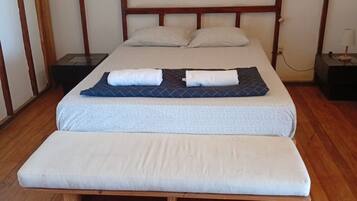 House | 8 bilik tidur, Internet