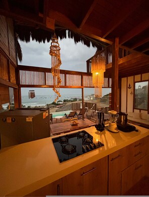 House | 8 bilik tidur, Internet 