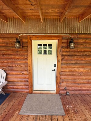 Exterior detail - Nice 2-bedroom cabin with AC in charming Waynesboro (Waynesboro)