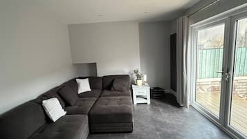 Casa, 3 quartos, sacada | Sala de estar | Livros