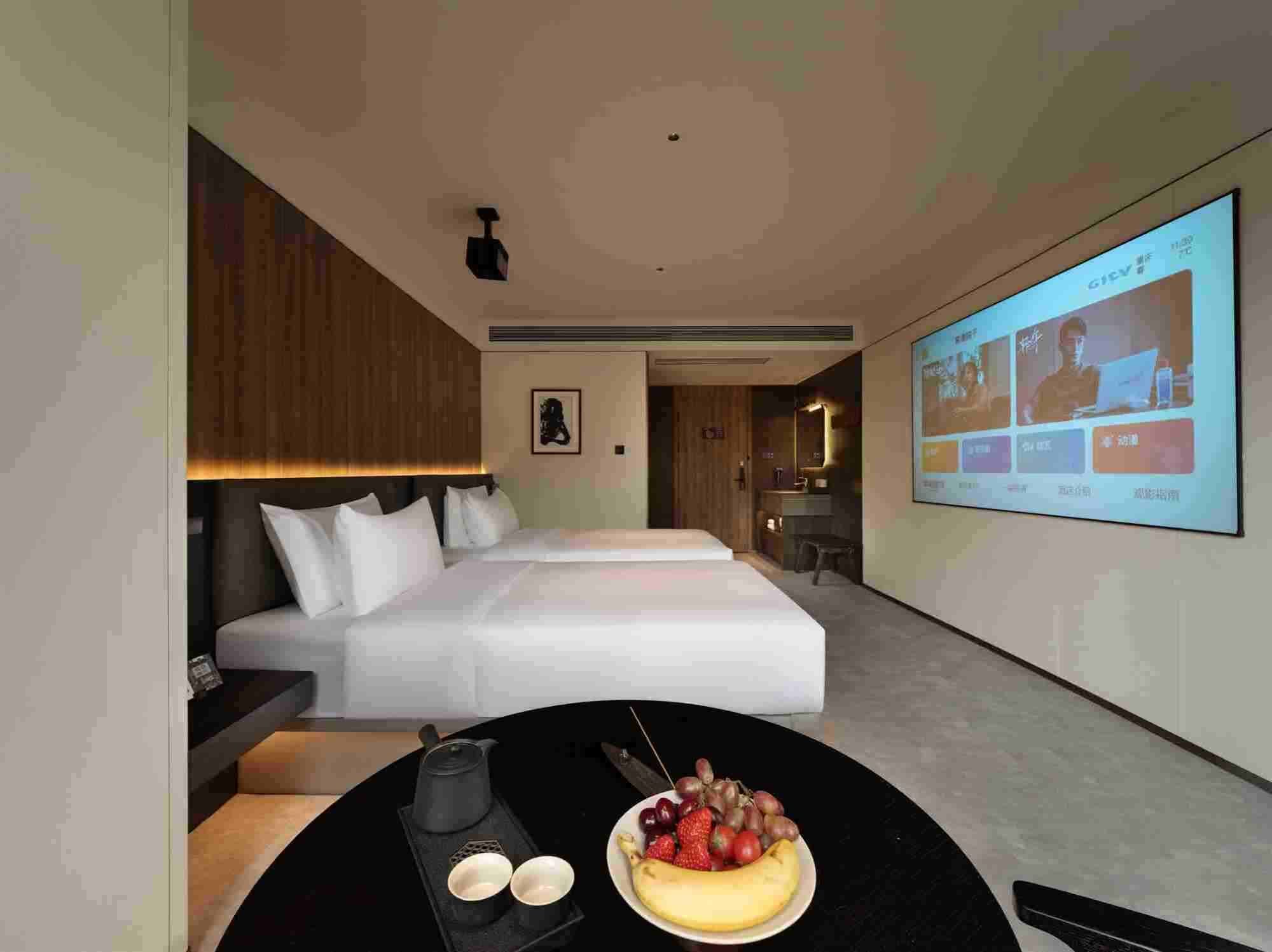 Standard Twin Room | Desk, laptop workspace, blackout drapes, soundproofing