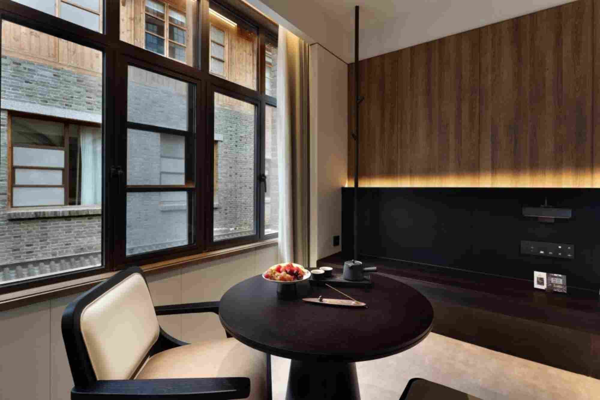 Standard Double Room, City View | Dining