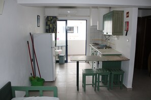 Private kitchen - Vrbo Property (Portimão)