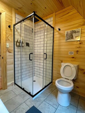 Shower, towels, soap, toilet paper - Private Mountain View Alpine A-Frame 8 miles to Snowshoe (Slaty Fork)
