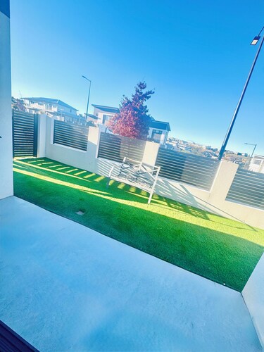 Bright and Cozy suite for 4 guest, feel like a home with Molonglo valley views