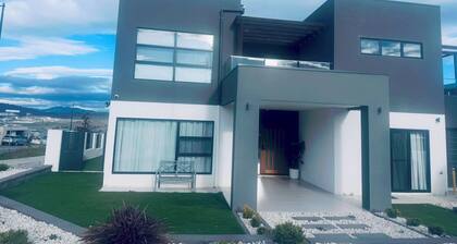 Bright and Cozy suite for 4 guest, feel like a home with Molonglo valley views