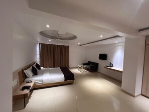 ห้องสวีท | โต๊ะทำงาน, พื้นที่ทำงานแบบใช้แล็ปท็อป