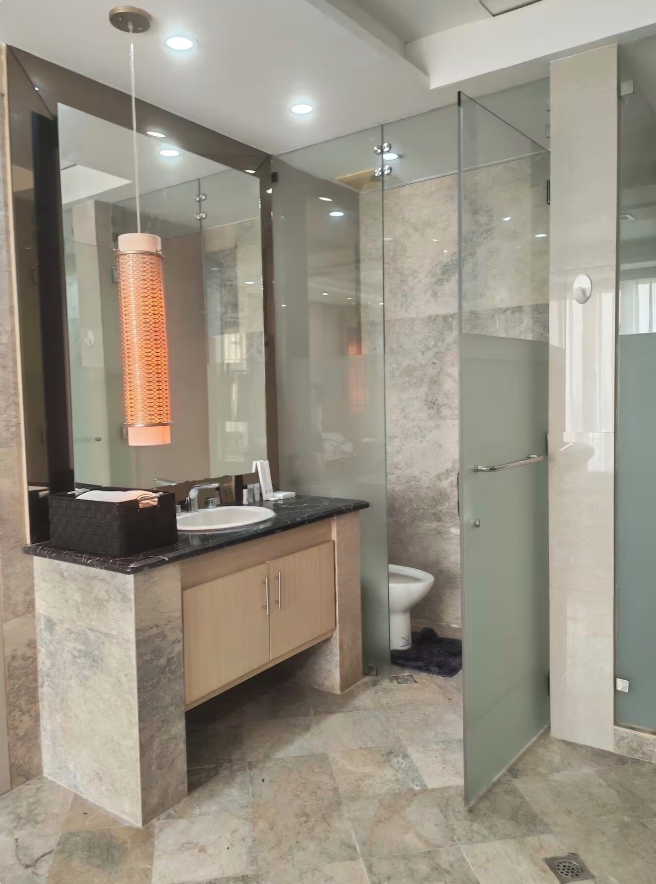 Appart'hôtel Luxe, vue montagne | Salle de bain | Savon, shampoing, papier toilette