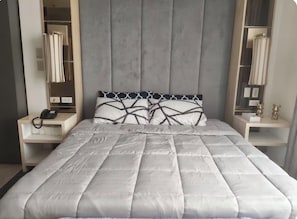 Luxury Condo, Mountain View | Free WiFi - TWO BEDROOM PENTHOUSE  (Angeles)