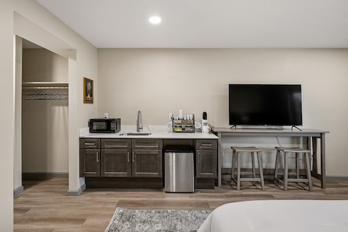 Sullivan Trail Inn and Suites