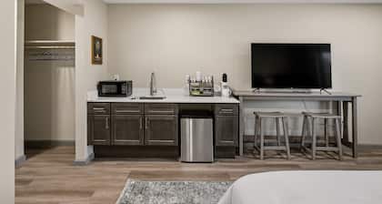 Sullivan Trail Inn and Suites