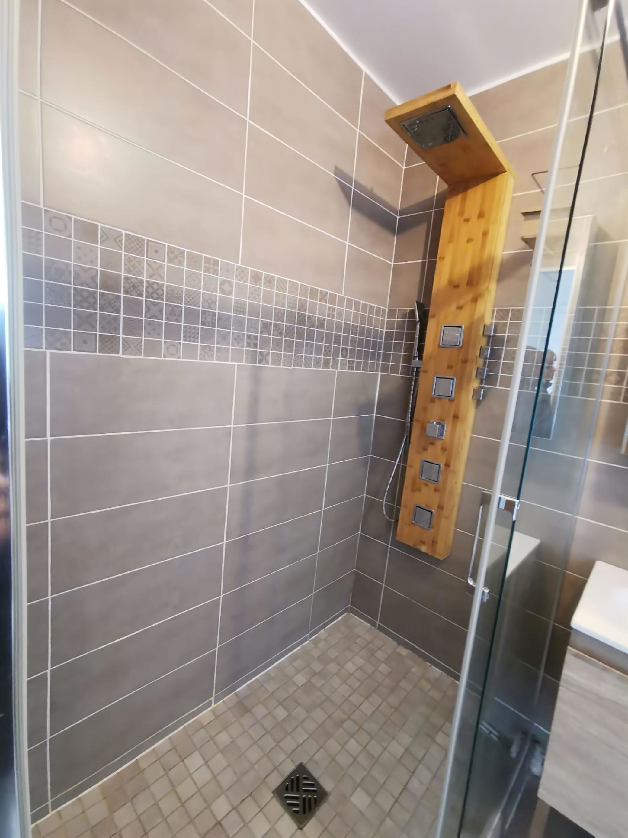 Douche, serviettes fournies