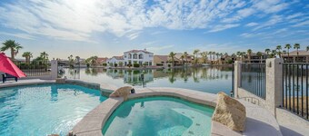 Lakefront retreat w/Private pool- Winter/Mid-Term visitor discount available