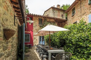 Outdoor dining - Vrbo Property (Colle di Buggiano)