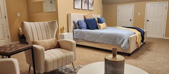River House with dock & boat slip, perfect for Alabama & Mississippi game days