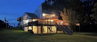 River House with dock & boat slip, perfect for Alabama & Mississippi game days
