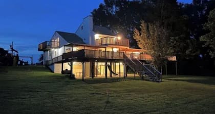 River House with dock & boat slip, perfect for Alabama & Mississippi game days