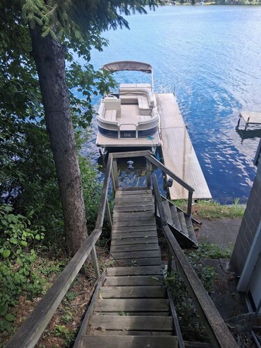 Rustic recently updated 3-bedroom cabin with AC on Upper Turtle Lake.