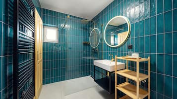 Deluxe Apartment, City View | Bathroom