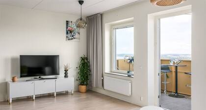 Mini Penthouse With Lake View & Beautiful Sunset
