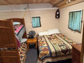 WiFi - Tranquil 1-bedroom cabin in peaceful Crystal Falls getaway. (Crystal Falls)