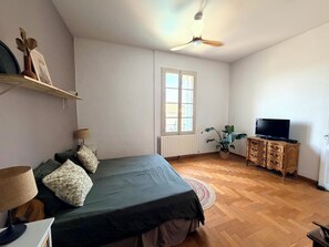 WiFi, bed sheets - Winegrower's house 500m² - Swimming pool - Not overlooked - Baillargues - 12 pers. (Baillargues)
