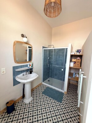 Douche, papier toilette