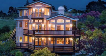 Bayview Retreat on the Hill - Family-friendly, peaceful, with swimspa & grill!