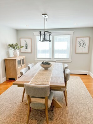 Dining - 1 mile from Main Street and 1.5 miles to Falmouth Heights Beach. (Falmouth)