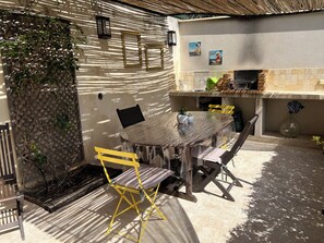 Outdoor dining - Vrbo Property (Sartène)