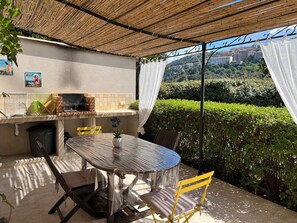 Outdoor dining - Vrbo Property (Sartène)