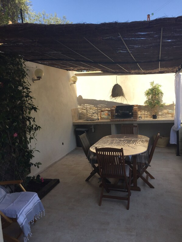 Outdoor dining - Vrbo Property (Sartène)
