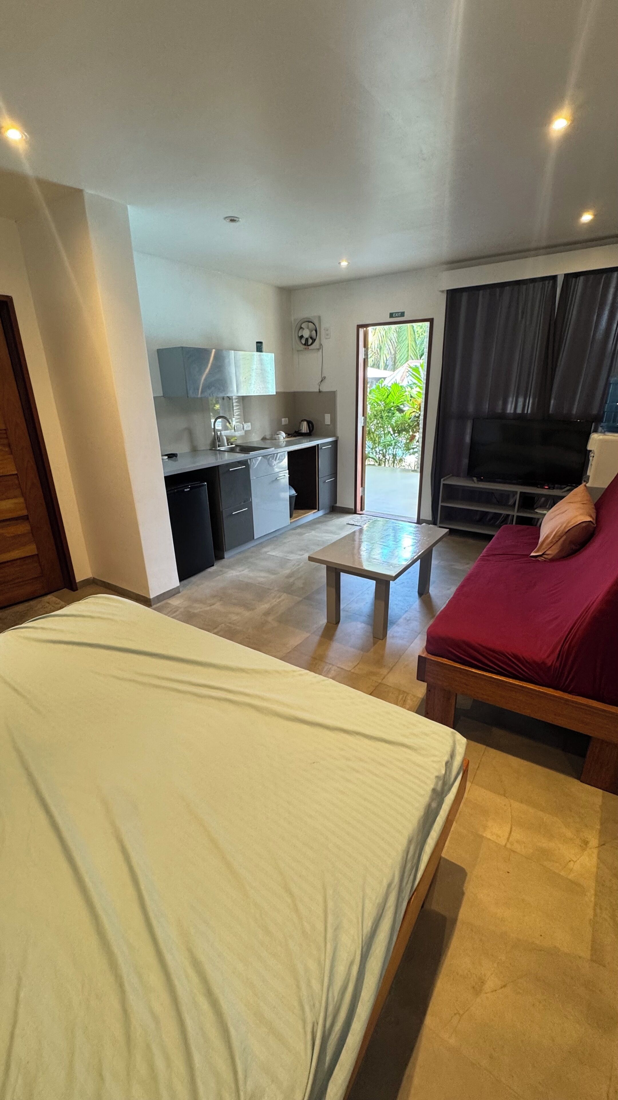 Deluxe-enkeltværelse - balkon - udsigt til pool | Skrivebord, arbejdsområde til bærbare computere, gratis Wi-Fi