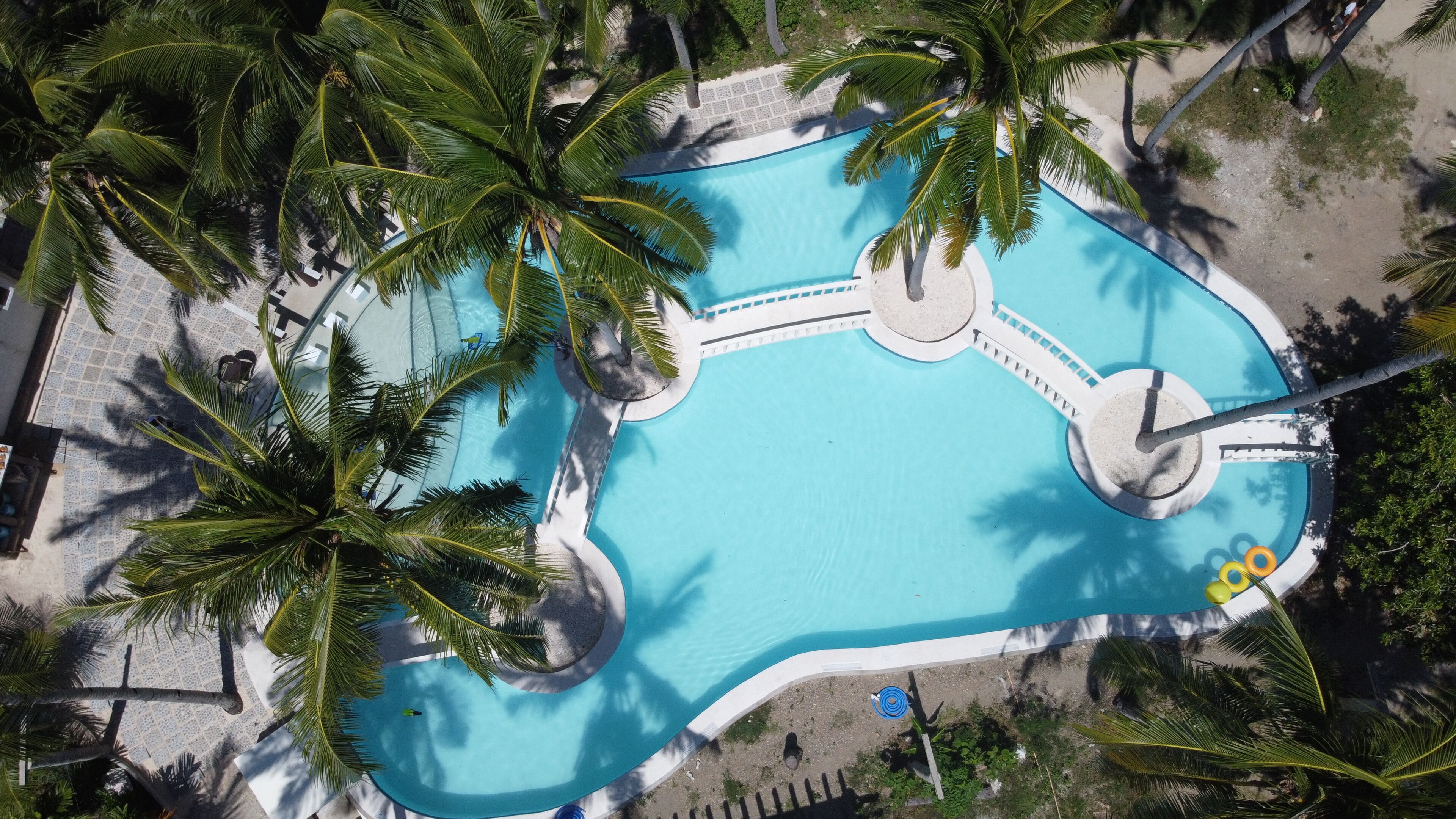 10 outdoor pools