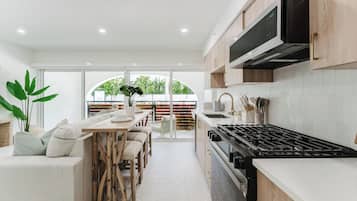 Coffee/tea maker, fridge, microwave, oven