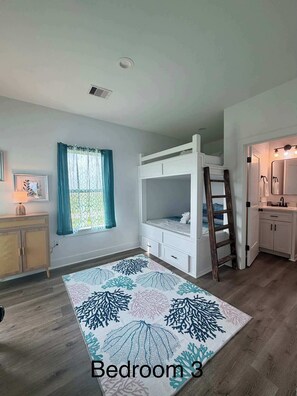 4 Schlafzimmer, Bügeleisen/Bügelbrett, WLAN, Bettwäsche