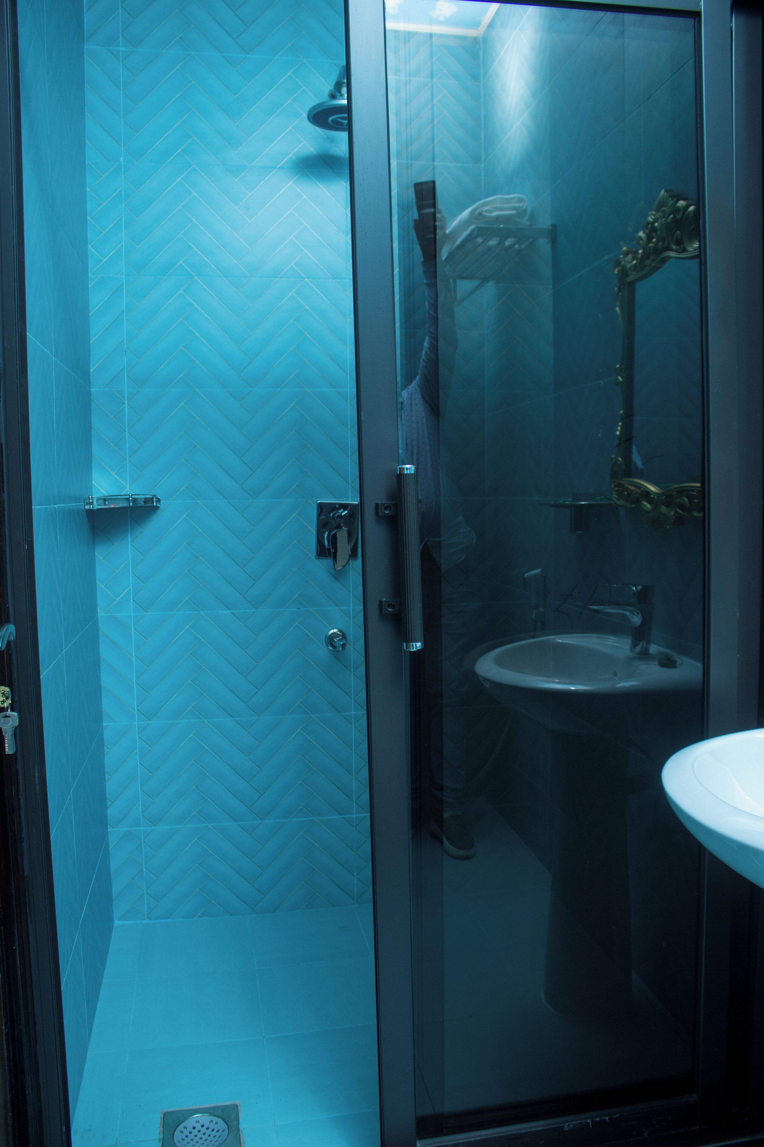 Apartamento Deluxe, balcón | Baño | Toallas, jabón, champú y papel higiénico