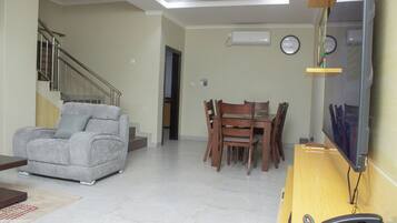 Appartement Deluxe, balcon | Intérieur