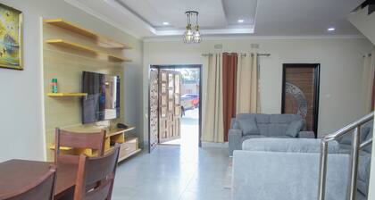 Monga's Apartments