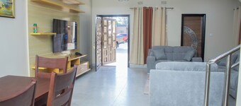 Monga's Apartments
